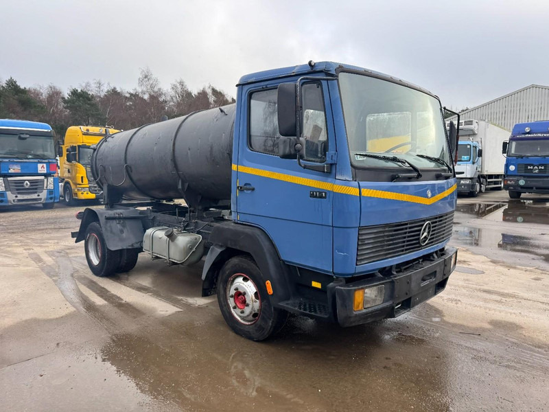 Mercedes-Benz SK 914 (8000 L / 6 CYLINDER / MANUAL PUMP / STEEL SUSPENSION) - Camion citerne: photos 3 Mercedes-Benz SK 914 (8000 L / 6 CYLINDER / MANUAL PUMP / STEEL SUSPENSION) - Camion citerne: photos 3