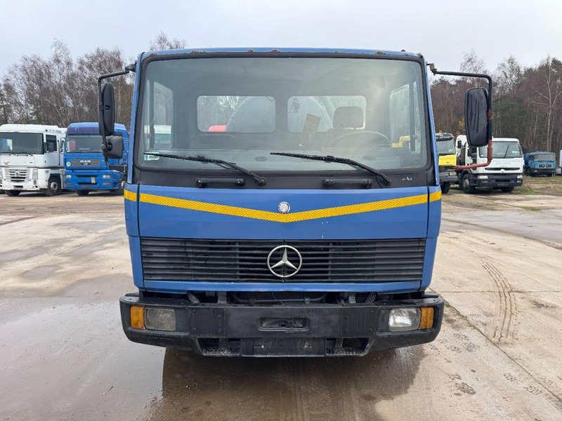 Mercedes-Benz SK 914 (8000 L / 6 CYLINDER / MANUAL PUMP / STEEL SUSPENSION) - Camion citerne: photos 2 Mercedes-Benz SK 914 (8000 L / 6 CYLINDER / MANUAL PUMP / STEEL SUSPENSION) - Camion citerne: photos 2