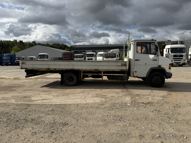Mercedes-Benz Vario 811 D (BELGIAN TRUCK / PERFECT / STEEL SUSPENSION / MANUAL PUMP) - Camion plateau: photos 4 Mercedes-Benz Vario 811 D (BELGIAN TRUCK / PERFECT / STEEL SUSPENSION / MANUAL PUMP) - Camion plateau: photos 4