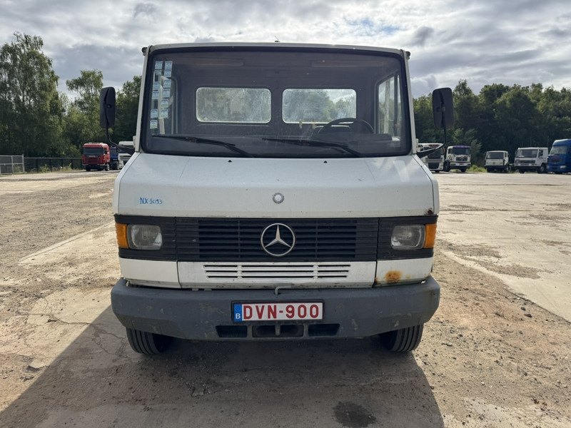 Mercedes-Benz Vario 811 D (BELGIAN TRUCK / PERFECT / STEEL SUSPENSION / MANUAL PUMP) - Camion plateau: photos 2 Mercedes-Benz Vario 811 D (BELGIAN TRUCK / PERFECT / STEEL SUSPENSION / MANUAL PUMP) - Camion plateau: photos 2