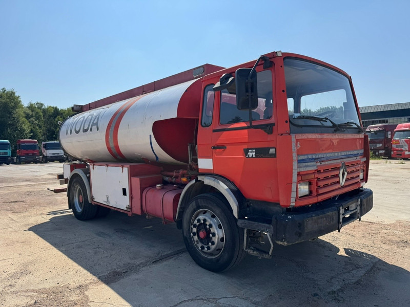 Renault M 210 Midliner (10500 L / 2 X COMPARTIMENTS / LAMES / GRAND PONT / POMPE MANUELLE) - Camion citerne: photos 3 Renault M 210 Midliner (10500 L / 2 X COMPARTIMENTS / LAMES / GRAND PONT / POMPE MANUELLE) - Camion citerne: photos 3