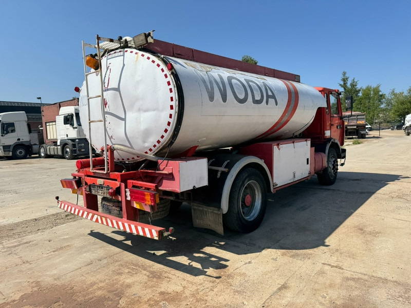 Renault M 210 Midliner (10500 L / 2 X COMPARTIMENTS / LAMES / GRAND PONT / POMPE MANUELLE) - Camion citerne: photos 5 Renault M 210 Midliner (10500 L / 2 X COMPARTIMENTS / LAMES / GRAND PONT / POMPE MANUELLE) - Camion citerne: photos 5