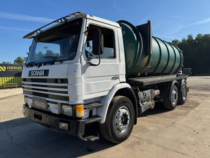 Scania 93 - 280 (14.000L / MANUAL PUMP & GEARBOX / 6X2) - Camion hydrocureur: photos 1 Scania 93 - 280 (14.000L / MANUAL PUMP & GEARBOX / 6X2) - Camion hydrocureur: photos 1