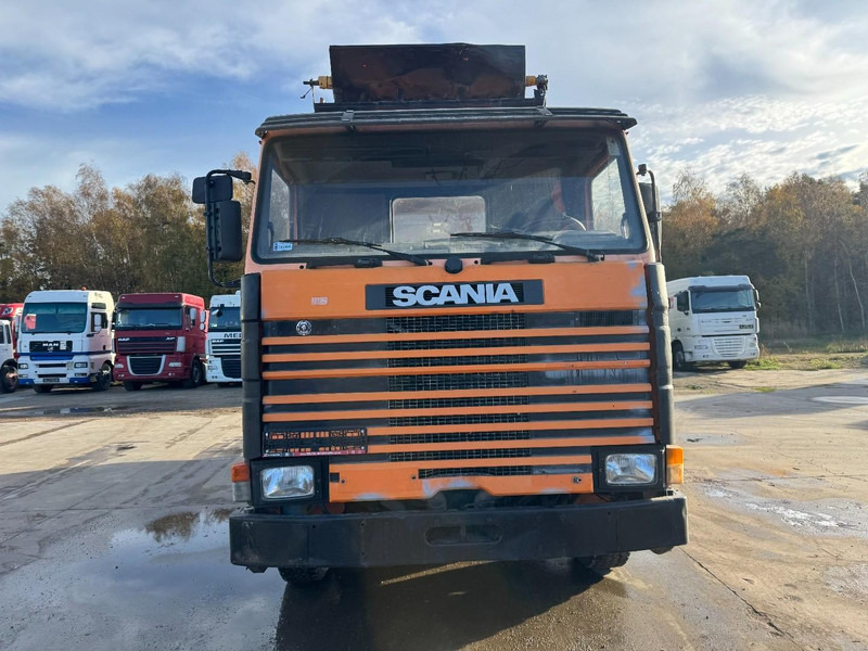 Scania 93 - 280 (STEEL SUSPENSION / SUSPENSION LAMES / 6 CYLINDER / 6X4) - Camion benne: photos 2 Scania 93 - 280 (STEEL SUSPENSION / SUSPENSION LAMES / 6 CYLINDER / 6X4) - Camion benne: photos 2