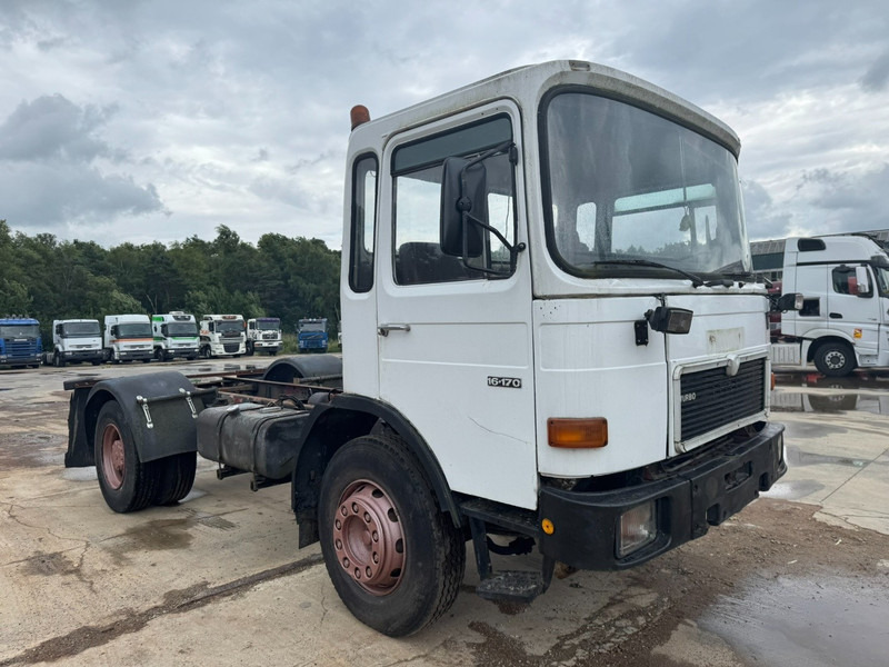 MAN 16.170 (BIG AXLE / STEEL SUSPENSION / 6 CYLINDER WITH MANUAL PUMP) - Tracteur routier: photos 3 MAN 16.170 (BIG AXLE / STEEL SUSPENSION / 6 CYLINDER WITH MANUAL PUMP) - Tracteur routier: photos 3