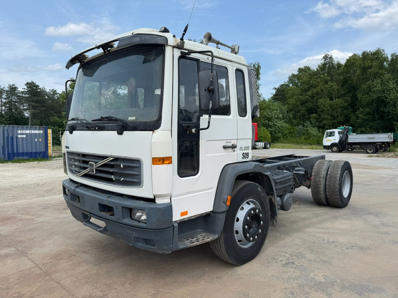 Volvo FL 6 - 220 (FULL STEEL SUSPENSION / MANUAL GEARBOX / PERFECT) - Châssis cabine: photos 1 Volvo FL 6 - 220 (FULL STEEL SUSPENSION / MANUAL GEARBOX / PERFECT) - Châssis cabine: photos 1