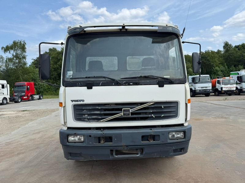 Volvo FL 6 - 220 (FULL STEEL SUSPENSION / MANUAL GEARBOX / PERFECT) - Châssis cabine: photos 2 Volvo FL 6 - 220 (FULL STEEL SUSPENSION / MANUAL GEARBOX / PERFECT) - Châssis cabine: photos 2