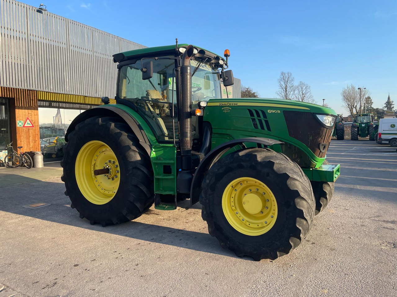 JOHN DEERE 6190 R - Tracteur agricole: photos 2 JOHN DEERE 6190 R - Tracteur agricole: photos 2