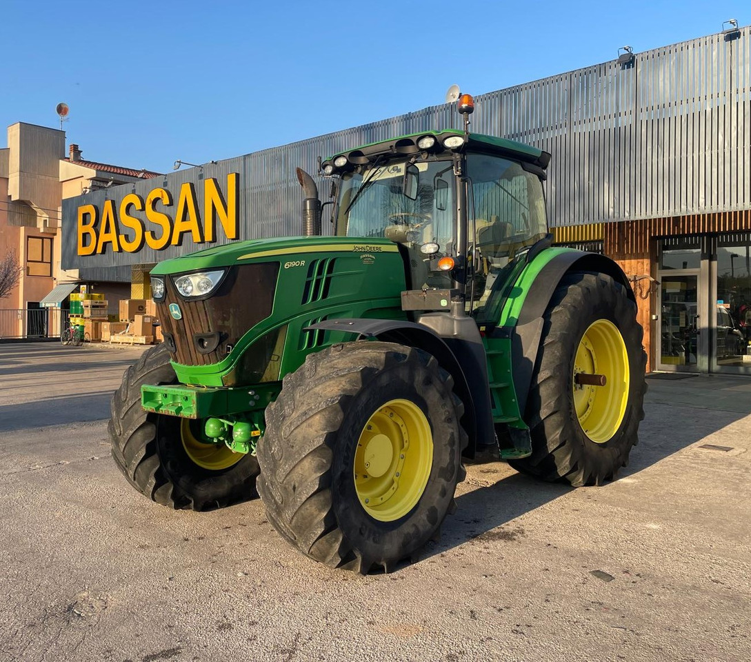 JOHN DEERE 6190 R - Tracteur agricole: photos 1 JOHN DEERE 6190 R - Tracteur agricole: photos 1