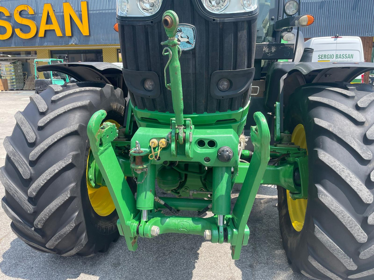 JOHN DEERE 6190 R - Tracteur agricole: photos 2 JOHN DEERE 6190 R - Tracteur agricole: photos 2