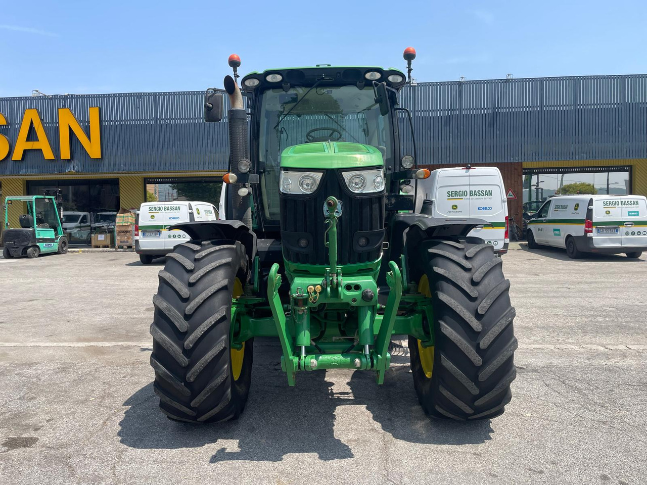 JOHN DEERE 6190 R - Tracteur agricole: photos 3 JOHN DEERE 6190 R - Tracteur agricole: photos 3