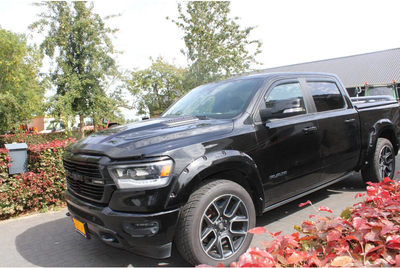 Dodge Ram 1500 Laramie Sport - Pick-up: photos 5 Dodge Ram 1500 Laramie Sport - Pick-up: photos 5
