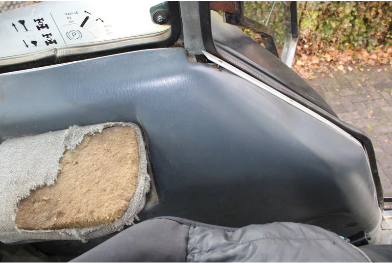 Tracteur agricole Valtra 900: photos 15