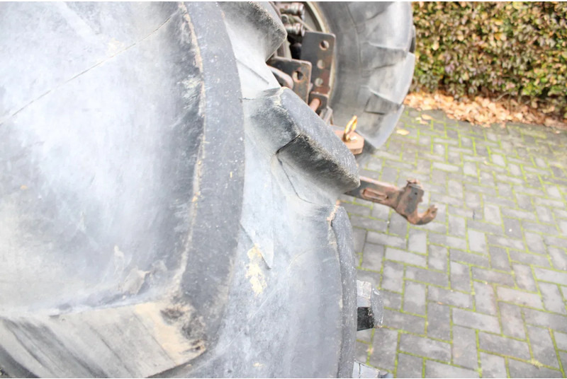 Tracteur agricole Valtra 900: photos 10