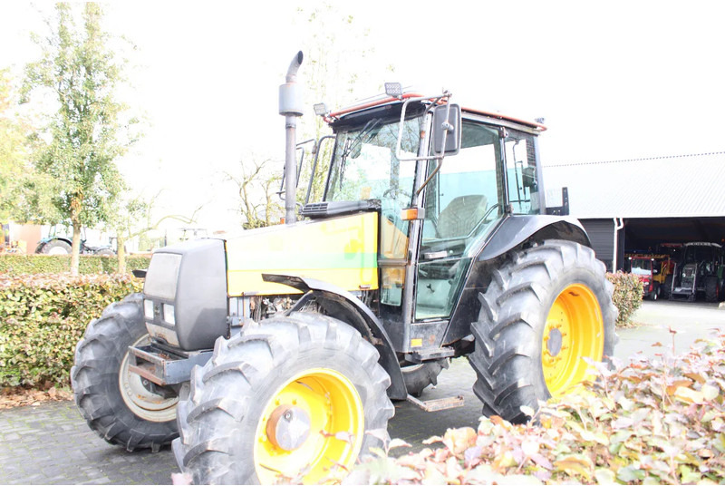 Tracteur agricole Valtra 900: photos 6