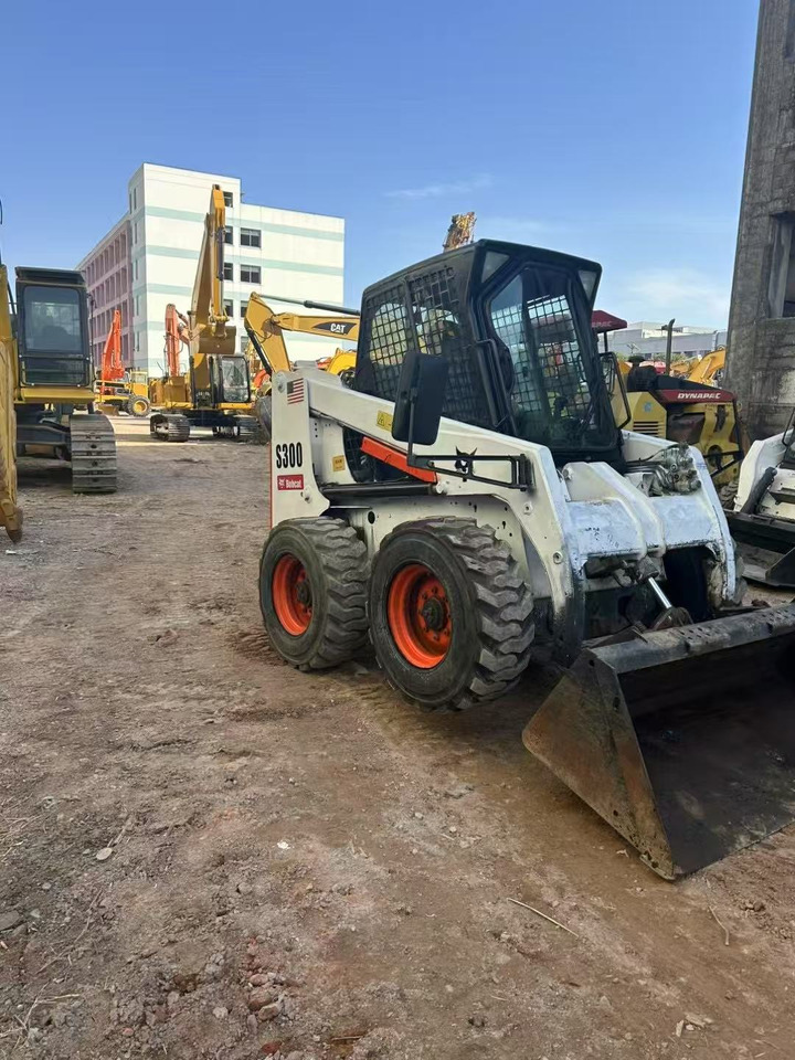 BOBCAT s300 - Mini chargeuse: photos 3 BOBCAT s300 - Mini chargeuse: photos 3