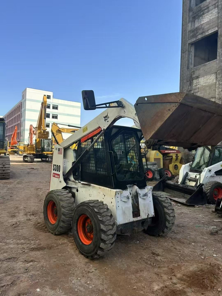 BOBCAT s300 - Mini chargeuse: photos 4 BOBCAT s300 - Mini chargeuse: photos 4