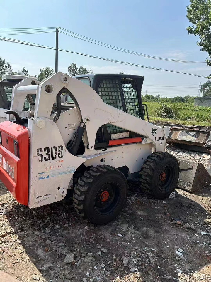 BOBCAT s300 - Mini chargeuse: photos 2 BOBCAT s300 - Mini chargeuse: photos 2