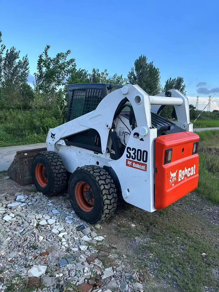 BOBCAT s300 - Mini chargeuse: photos 1 BOBCAT s300 - Mini chargeuse: photos 1