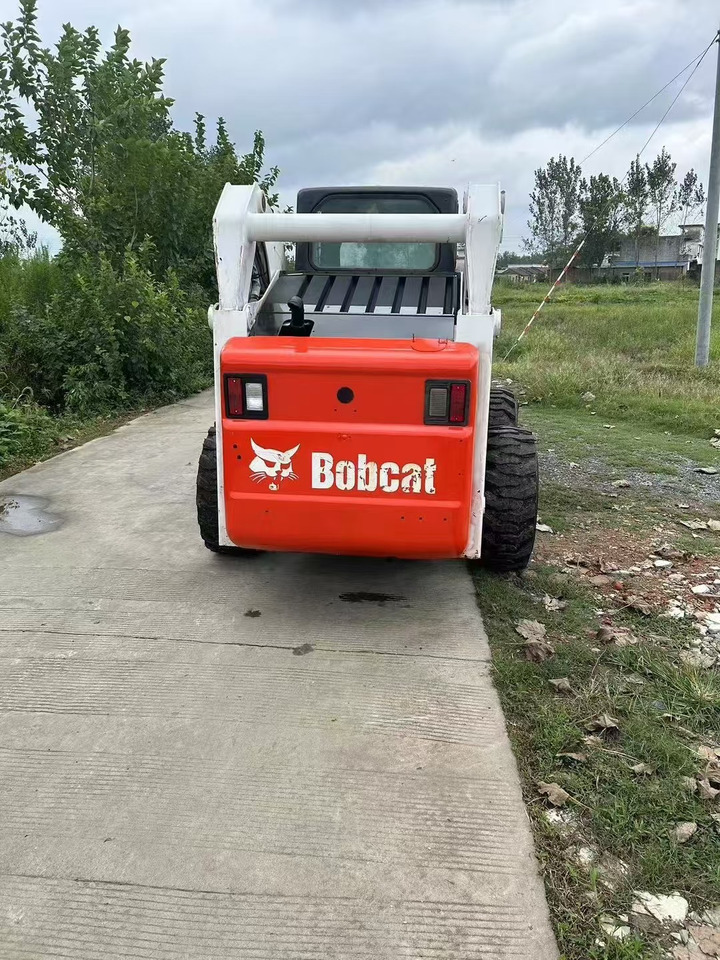 BOBCAT s300 - Mini chargeuse: photos 4 BOBCAT s300 - Mini chargeuse: photos 4