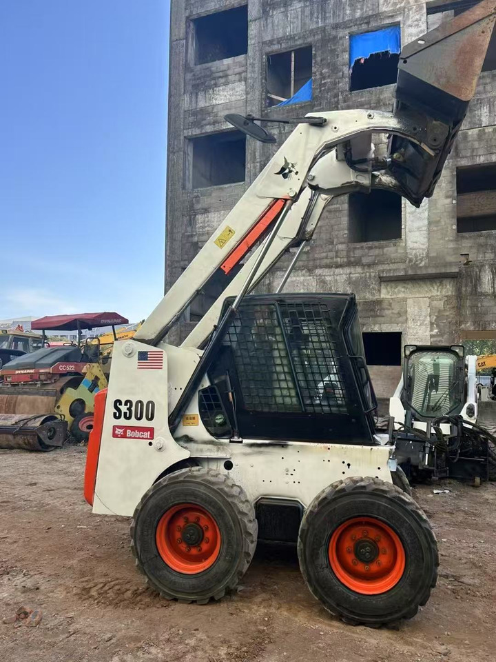 BOBCAT s300 - Mini chargeuse: photos 1 BOBCAT s300 - Mini chargeuse: photos 1