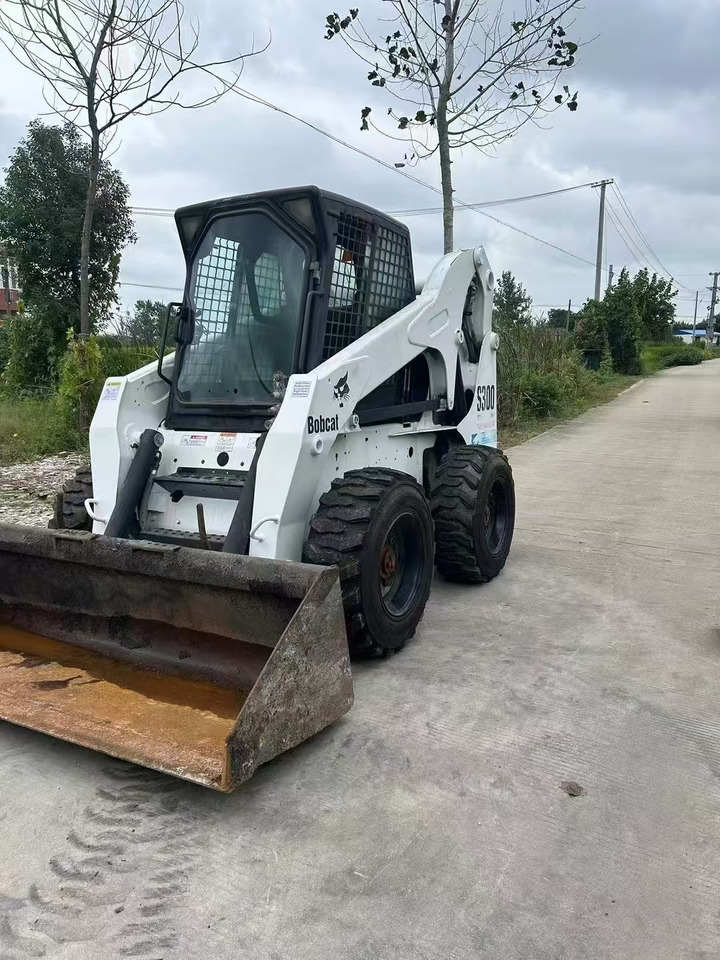 BOBCAT s300 - Mini chargeuse: photos 3 BOBCAT s300 - Mini chargeuse: photos 3