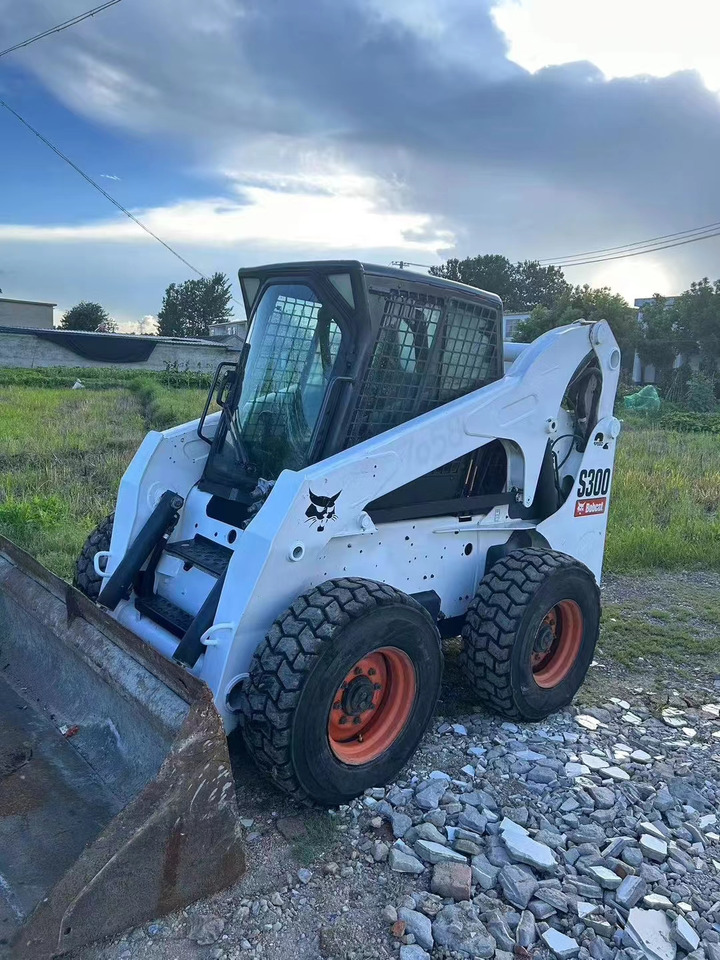 BOBCAT s300 - Mini chargeuse: photos 3 BOBCAT s300 - Mini chargeuse: photos 3
