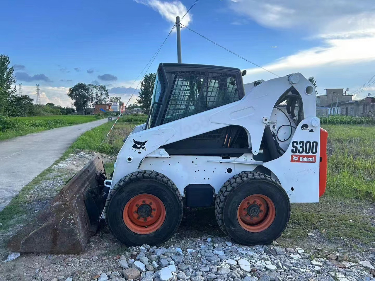 BOBCAT s300 - Mini chargeuse: photos 2 BOBCAT s300 - Mini chargeuse: photos 2