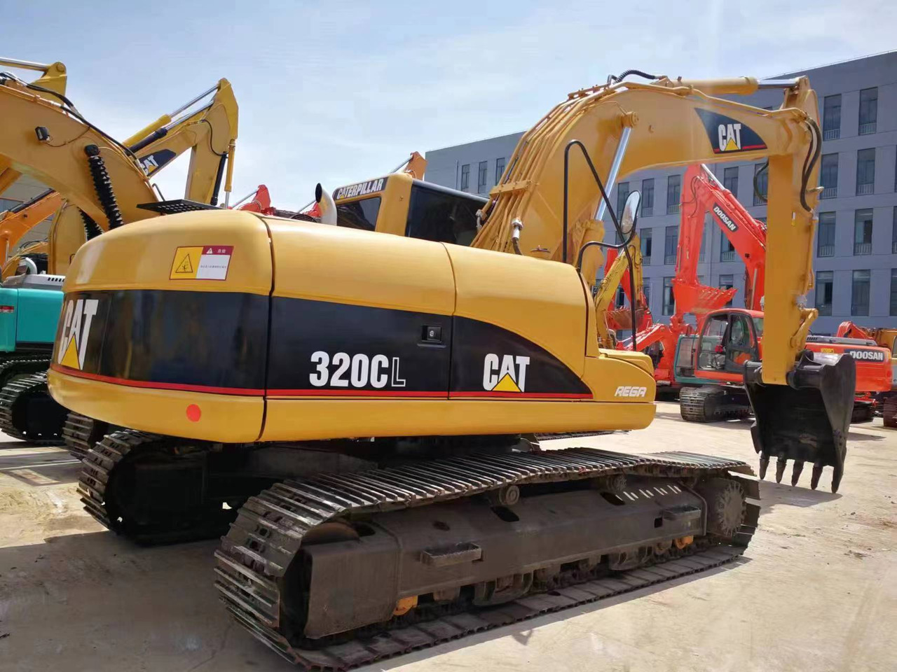 CATERPILLAR 320c - Pelle sur chenille: photos 2 CATERPILLAR 320c - Pelle sur chenille: photos 2