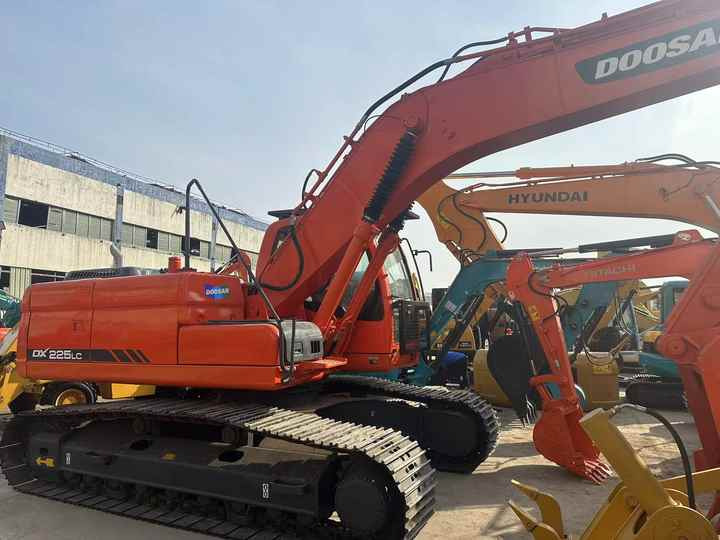 Doosan DX225LC Second-Hand Excavator | Korea Direct Import | 1-Year Warranty & Free Sea Shipping - Pelle sur chenille: photos 4 Doosan DX225LC Second-Hand Excavator | Korea Direct Import | 1-Year Warranty & Free Sea Shipping - Pelle sur chenille: photos 4
