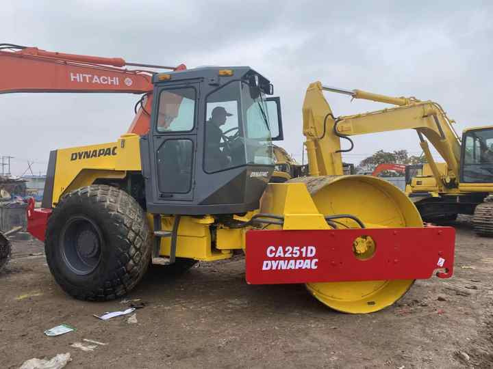 Dynapac Used CA251D Roller Cheap Price on Sale Used DYNAPAC CA30D/CA25D Road Roller Dynapac - Compacteur à pieds de mouton/ Monocylindre: photos 3 Dynapac Used CA251D Roller Cheap Price on Sale Used DYNAPAC CA30D/CA25D Road Roller Dynapac - Compacteur à pieds de mouton/ Monocylindre: photos 3