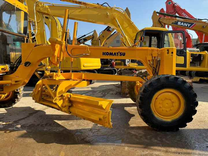 Excellent Condition Hot Selling Used Grader Komatsu GD511 for Sale in Hefei City Good Quality Cheap Price Good Condition - Niveleuse: photos 5 Excellent Condition Hot Selling Used Grader Komatsu GD511 for Sale in Hefei City Good Quality Cheap Price Good Condition - Niveleuse: photos 5