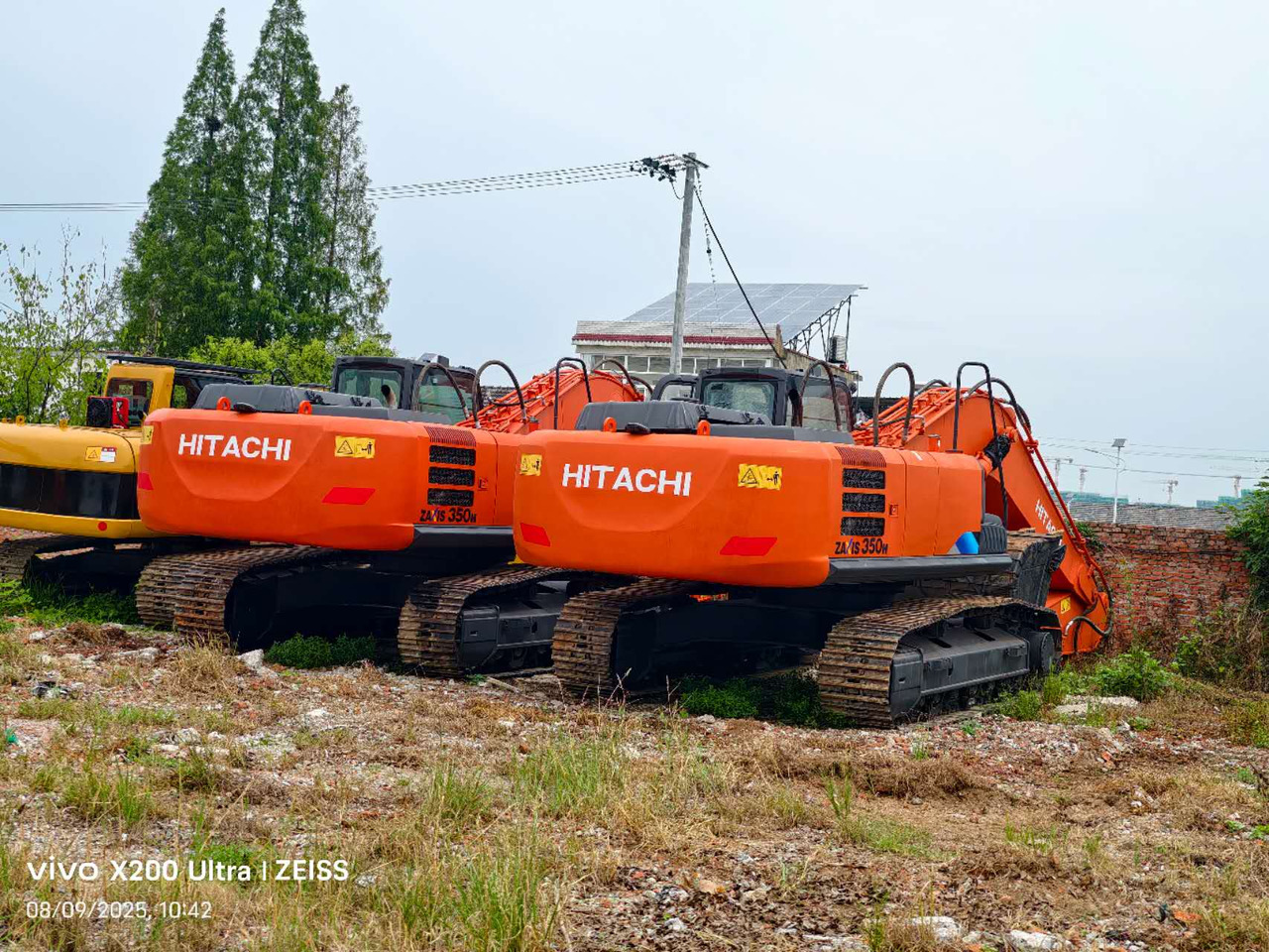 HITACHI 350-5g - Pelle sur chenille: photos 1 HITACHI 350-5g - Pelle sur chenille: photos 1