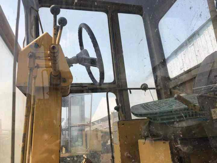 Japan Komatsu GD511 Motor Grader Cheap Price Komatsu Road Grader GD511 Good Condition in China - Niveleuse: photos 4 Japan Komatsu GD511 Motor Grader Cheap Price Komatsu Road Grader GD511 Good Condition in China - Niveleuse: photos 4