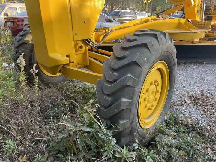 Japan Komatsu GD655 Motor Grader Cheap Price Komatsu Road Grader GD655 Good Condition in China - Niveleuse: photos 5 Japan Komatsu GD655 Motor Grader Cheap Price Komatsu Road Grader GD655 Good Condition in China - Niveleuse: photos 5