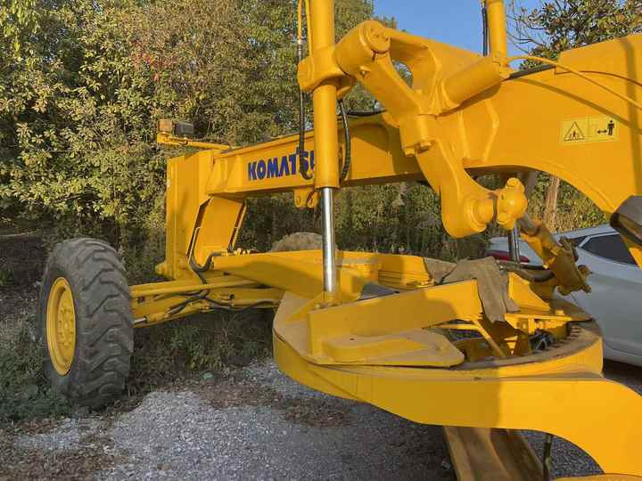 Japan Komatsu GD655 Motor Grader Cheap Price Komatsu Road Grader GD655 Good Condition in China - Niveleuse: photos 2 Japan Komatsu GD655 Motor Grader Cheap Price Komatsu Road Grader GD655 Good Condition in China - Niveleuse: photos 2