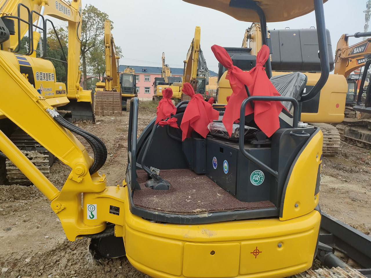 KOMATSU PC35 - Mini pelle: photos 1 KOMATSU PC35 - Mini pelle: photos 1