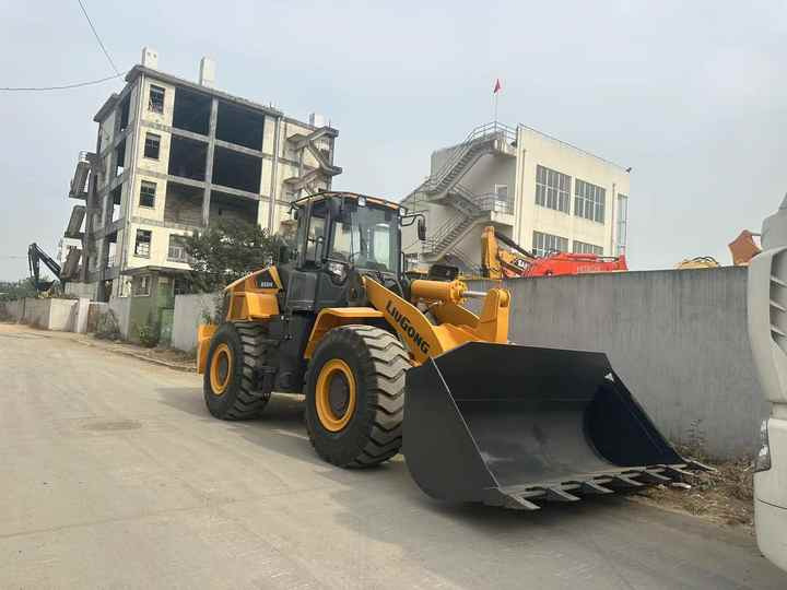 Liugong 856h 90% Wheel Loader New , Powerful, Low Price, and Very Good Quality - Chargeuse sur pneus: photos 4 Liugong 856h 90% Wheel Loader New , Powerful, Low Price, and Very Good Quality - Chargeuse sur pneus: photos 4