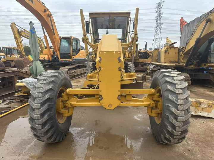 Low-price second-hand Cat Grader 140H with outstanding performance Carterpillarused 140H grader for sale - Niveleuse: photos 4 Low-price second-hand Cat Grader 140H with outstanding performance Carterpillarused 140H grader for sale - Niveleuse: photos 4