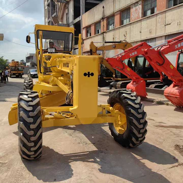 USED Komatsu GD511 Grader with Good Condition for Sale - Niveleuse: photos 2 USED Komatsu GD511 Grader with Good Condition for Sale - Niveleuse: photos 2