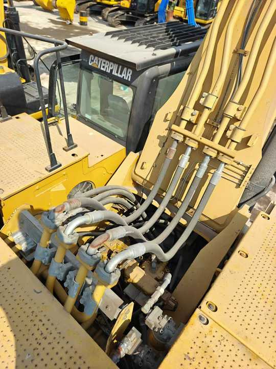Used Caterpillar 374DL Large Excavator on Sale Original CAT Heavy Equipment Crawler Excavator 374d for Sale - Pelle: photos 5 Used Caterpillar 374DL Large Excavator on Sale Original CAT Heavy Equipment Crawler Excavator 374d for Sale - Pelle: photos 5