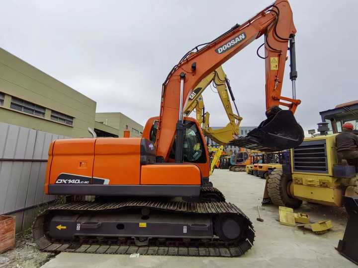 Used Digger DOOSAN DX140 Construction Machinery Construction Digger Used DOOSAN DX140 Cheap Excavator - Pelle sur chenille: photos 2 Used Digger DOOSAN DX140 Construction Machinery Construction Digger Used DOOSAN DX140 Cheap Excavator - Pelle sur chenille: photos 2