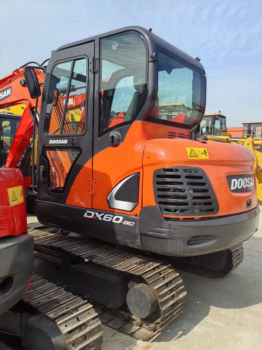 Used Digger DOOSAN DX60 Construction Machinery Construction Digger Used DOOSAN DX60 Cheap Excavator - Pelle sur chenille: photos 2 Used Digger DOOSAN DX60 Construction Machinery Construction Digger Used DOOSAN DX60 Cheap Excavator - Pelle sur chenille: photos 2