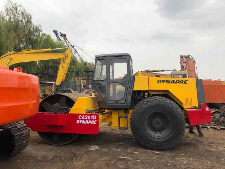 Used Dynapac Ca251d Road Roller for Sale Dynapac Ca251d Ca301d Road Roller - Compacteur à pieds de mouton/ Monocylindre: photos 4 Used Dynapac Ca251d Road Roller for Sale Dynapac Ca251d Ca301d Road Roller - Compacteur à pieds de mouton/ Monocylindre: photos 4