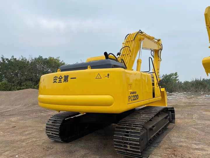 Used Good Quality Japan Original PC220-6 in Good Condition PC220-6 Komatsu - Pelle sur chenille: photos 4 Used Good Quality Japan Original PC220-6 in Good Condition PC220-6 Komatsu - Pelle sur chenille: photos 4