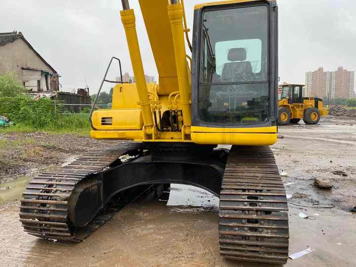 Used Good Quality Japan Original PC220-6 in Good Condition PC220-6 Komatsu - Pelle sur chenille: photos 3 Used Good Quality Japan Original PC220-6 in Good Condition PC220-6 Komatsu - Pelle sur chenille: photos 3