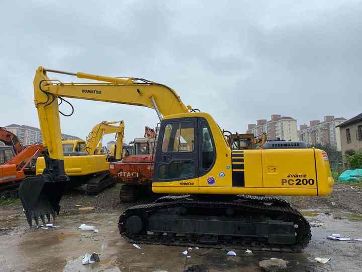 Used Good Quality Japan Original PC220-6 in Good Condition PC220-6 Komatsu - Pelle sur chenille: photos 5 Used Good Quality Japan Original PC220-6 in Good Condition PC220-6 Komatsu - Pelle sur chenille: photos 5
