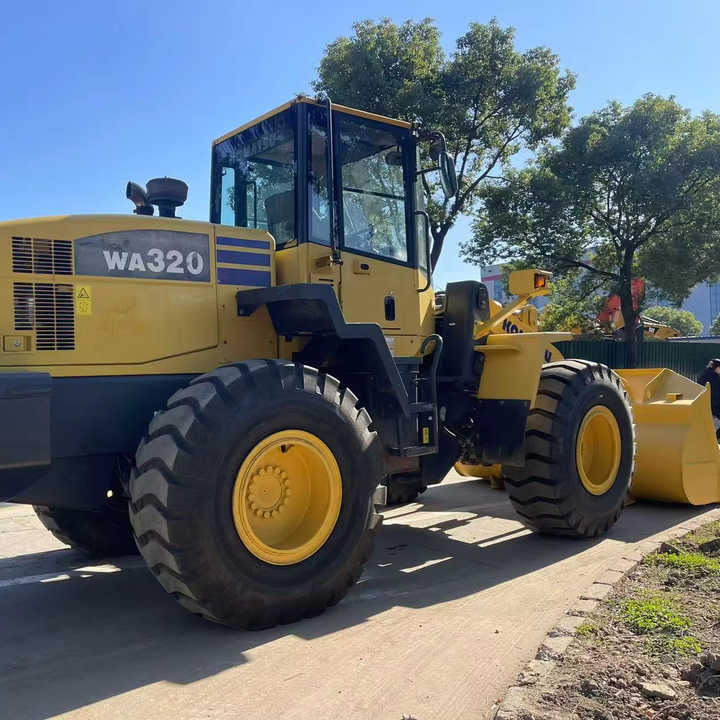 Used Komatsu WA320-5 Wheel Loader for Sale | Reliable Secondhand Construction Equipment with Export Support - Chargeuse sur pneus: photos 1 Used Komatsu WA320-5 Wheel Loader for Sale | Reliable Secondhand Construction Equipment with Export Support - Chargeuse sur pneus: photos 1