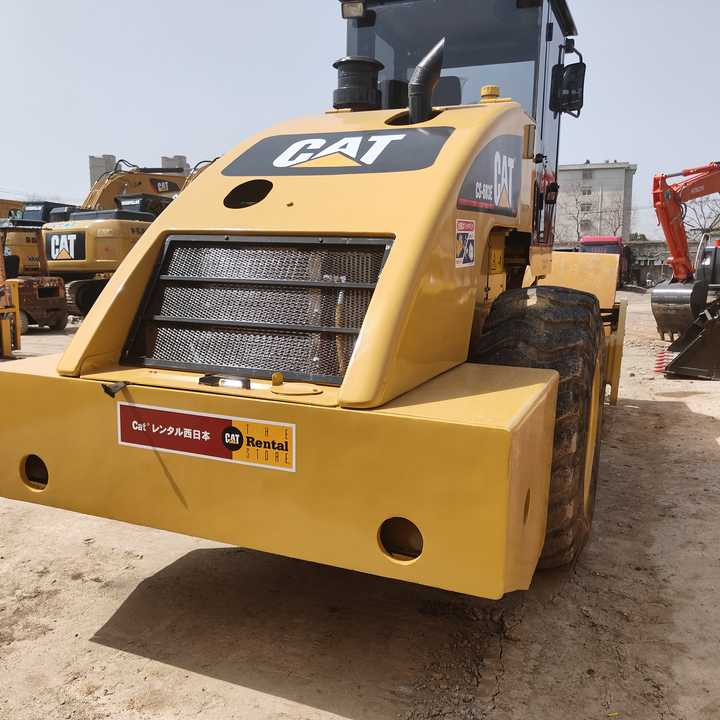 Used Original Caterpillar Cs683e Road Roller for Sale 18tons Used Road Roller with High Quality on Sale - Compacteur à pieds de mouton/ Monocylindre: photos 2 Used Original Caterpillar Cs683e Road Roller for Sale 18tons Used Road Roller with High Quality on Sale - Compacteur à pieds de mouton/ Monocylindre: photos 2