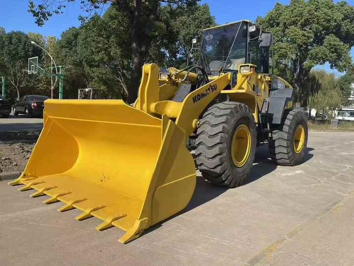 Used komatsu Wa320-5 Wheel Loader Second Hand Machine Popular Brand komatsu Hydraulic Machinery - Chargeuse sur pneus: photos 4 Used komatsu Wa320-5 Wheel Loader Second Hand Machine Popular Brand komatsu Hydraulic Machinery - Chargeuse sur pneus: photos 4